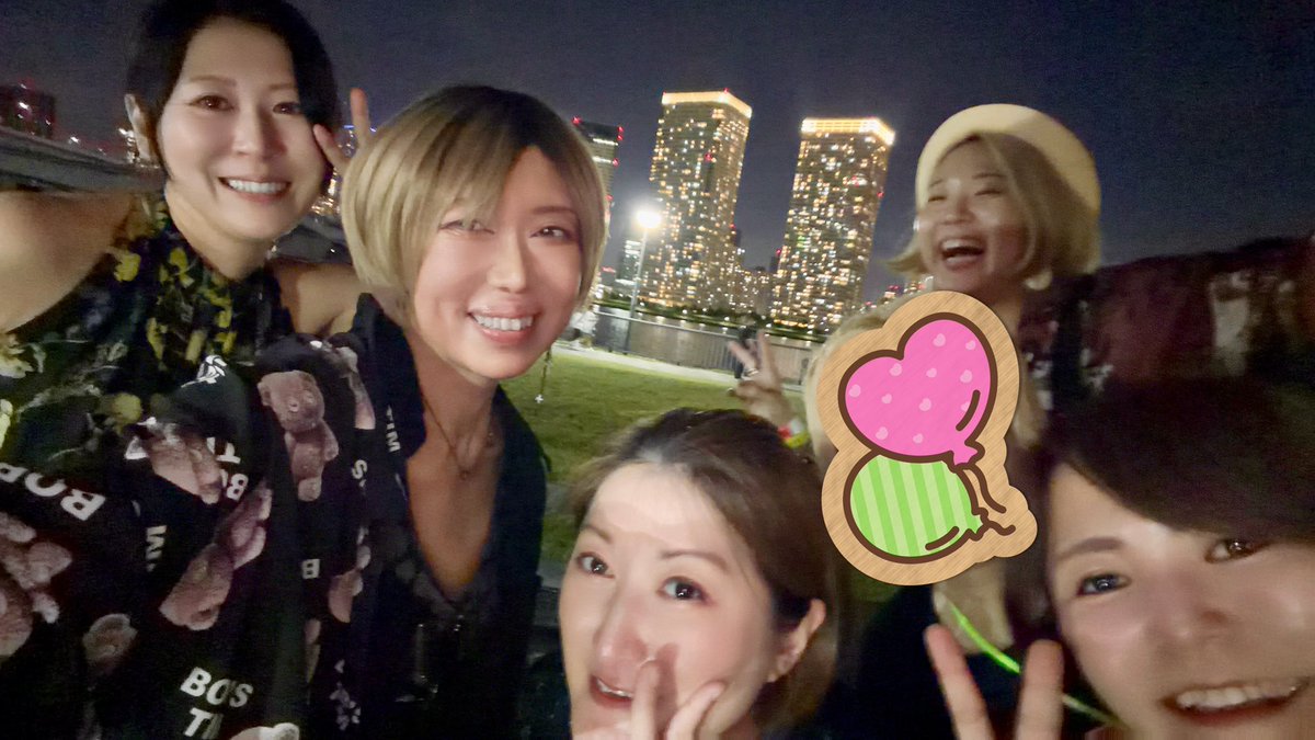queen_joe's tweet photo. そーいえば今年もだいぶ前にみんなでBBQした🍖
肉焼いたり花火したり夏の思い出♪
また来年もみんなで行きたいな！ https://t.co/LkursxfRR1