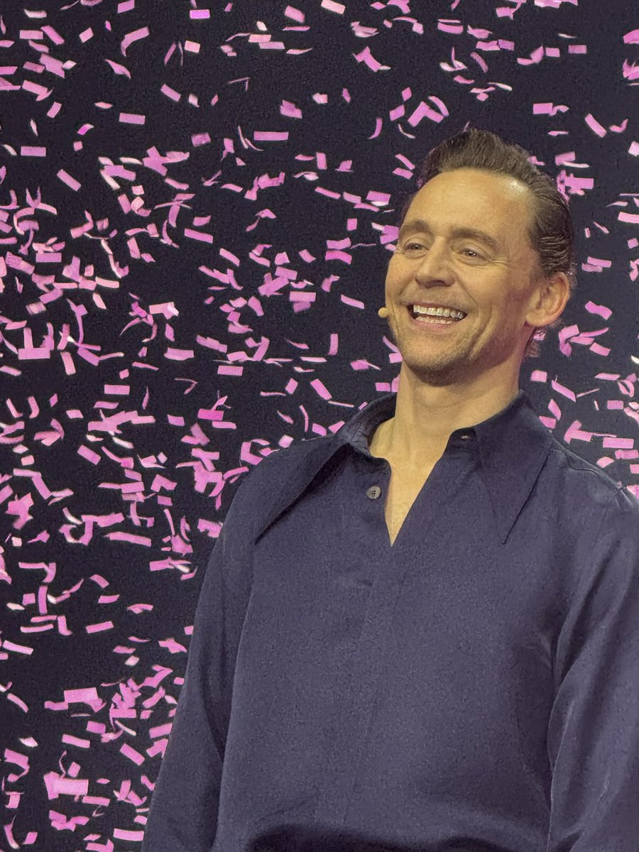 Hiddlesxxloki's tweet photo. Since we’re back in the MAAN era 🩷🥺 these are my favourite pictures I took of Tom 🥺 https://t.co/8qngNdrSAN