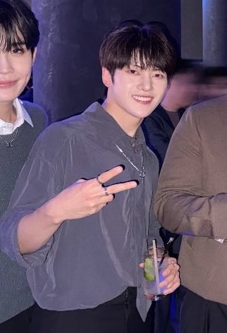 myseokryudan's tweet photo. matthew got a different drink in his hand in every single photo yall he was getting LIT https://t.co/Zqhik236Nj