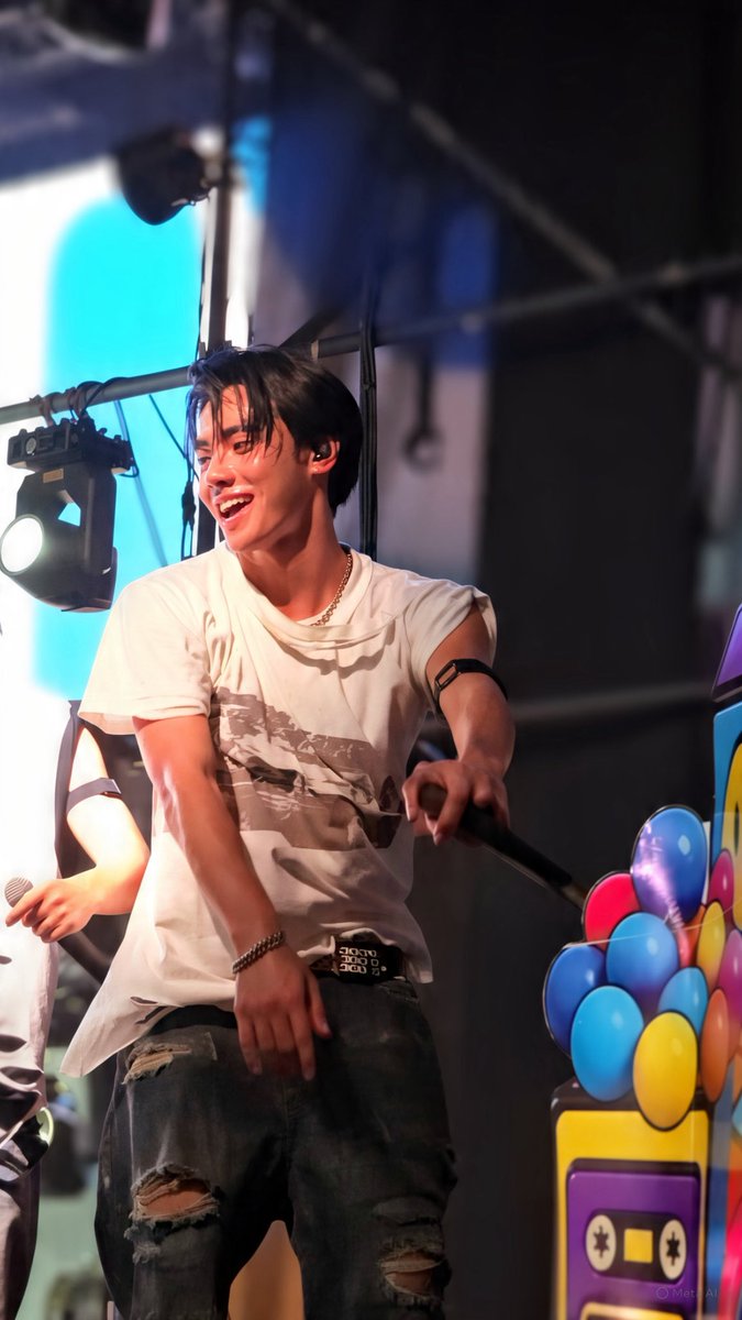 Farty932705's tweet photo. น้องภีมหล่อจัง✨💙🐶กลับมาหล่อที่ลาวอีกนะลูก🚎💙✨
#PEEMWASU
#litpopmusicfestival
#litpopmusicfestivalxBUS
#BUSbecauseofyouishine https://t.co/JzVX6aFvGq
