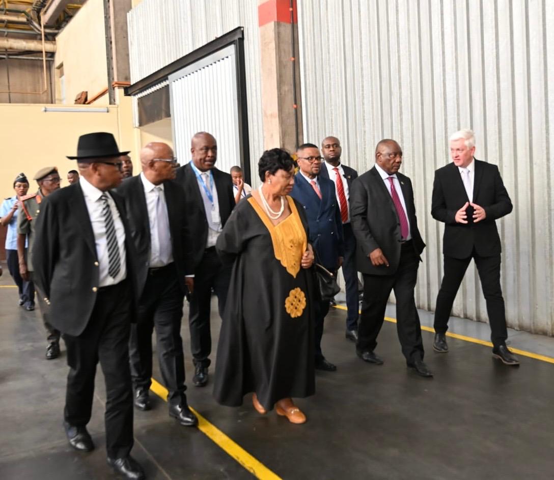 SANDF_ZA's tweet photo. Chief of Logistics Highlights Strategic Role of Logistics During President Cyril Ramaphosa's Working Visit to Denel.
https://t.co/xjD28SBBjV
#MODMV
#SANDF
#LogDivision https://t.co/f8qRVvORMV