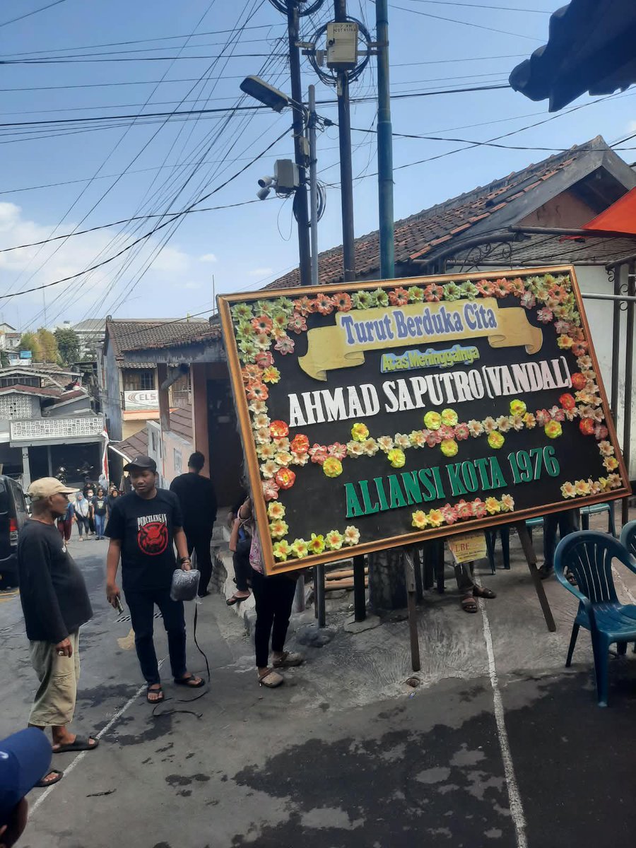 amaltarp's tweet photo. Ndaall swargi langgeng ngagem jenengan @vandalsyahputr1 🙏🏻🥀 https://t.co/l0YOQCKxaW