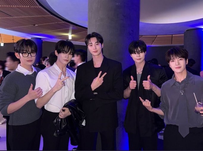 ZB1BASE's tweet photo. ZEROBASEONE took photos with some of Korea’s biggest names in the entertainment industry at CJ NIGHT yesterday, including Lee Byung hun, Lee Min Jung, Byeon Woo Seok, Kim Jae Wook, Ong Seong Wu, Dynamic Duo, Tiger JK, HAON, Kim Na Yeong, and several renowned celebrity chefs! https://t.co/SU8VnUm8td