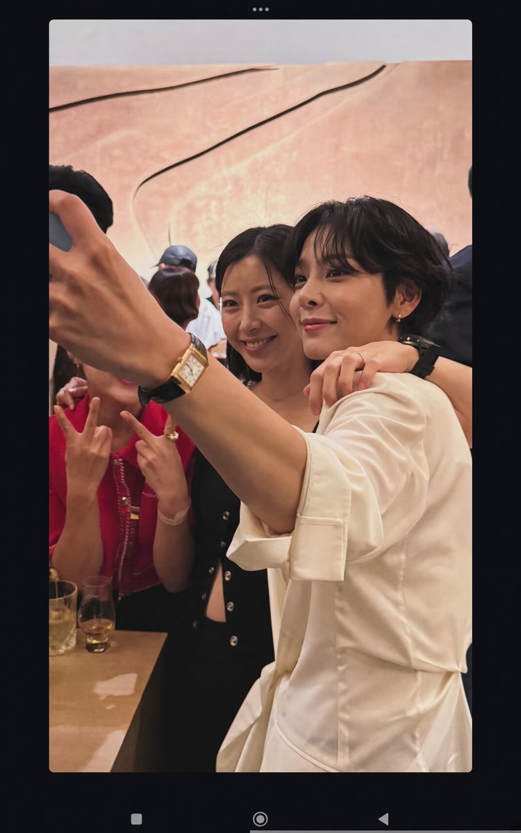 yerin_docs's tweet photo. Mama Julie n Mama Davi selca together 😍🥰
#seorina #seolinah #설인아 #event #bestfriend https://t.co/tCSMsVlHb7