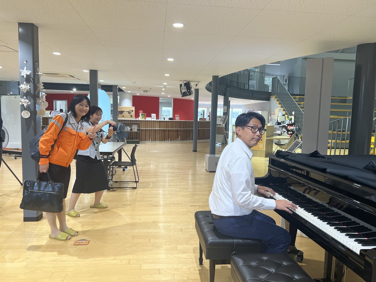 gymlabo's tweet photo. 今日は、濱田重工(株)の方々がご見学に来てくださいました〜！
実は濱田重工さんは本社が戸畑にある、
大切な「戸畑仲間」です😆
イメージカラーのオレンジ色がとても素敵で印象的でした🍊✨

#ようこそGYGYMLABO🙌
#濱田重工株式会社 https://t.co/ml7KeOd0IL