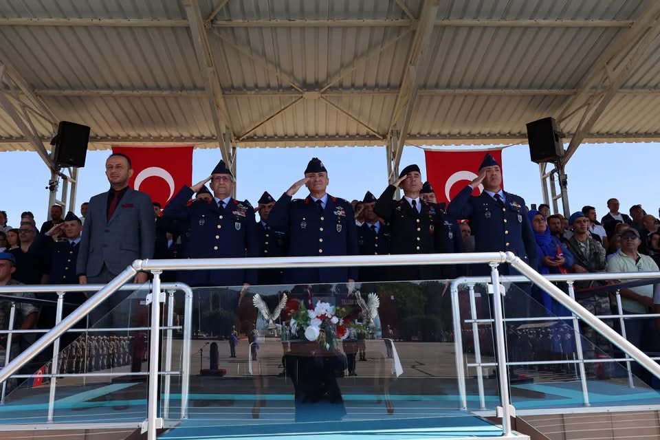 hsm_ertekin's tweet photo. Kütahya Hava Er Eğitim Tugay Komutanlığında düzenlenen Hava Kuvvetleri Eğitim Komutanı Korgeneral Ergin Dinç , Hava Er Eğitim Tugay Ve Garnizon Komutanı Tuğgeneral Mustafa Başın himayelerinde gerçekleşen ant içme törenine katılım sağladık. https://t.co/J7CF2wP3OM