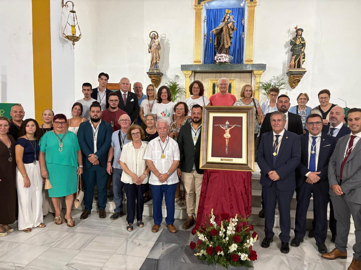 calvarioalmeria's tweet photo. Nuestra parroquia acogió ayer a una representación de @CristodelaLuz_ y durante la misa tuvo lugar la bendición de un cuadro con la imagen del Santo Cristo que será punto de partida para todos los que peregrinan hasta Dalías estos días de septiembre. https://t.co/ODbWBFIYGH