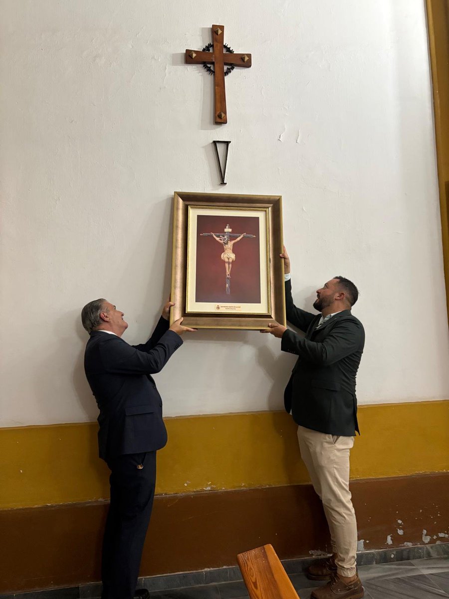 calvarioalmeria's tweet photo. Nuestra parroquia acogió ayer a una representación de @CristodelaLuz_ y durante la misa tuvo lugar la bendición de un cuadro con la imagen del Santo Cristo que será punto de partida para todos los que peregrinan hasta Dalías estos días de septiembre. https://t.co/ODbWBFIYGH