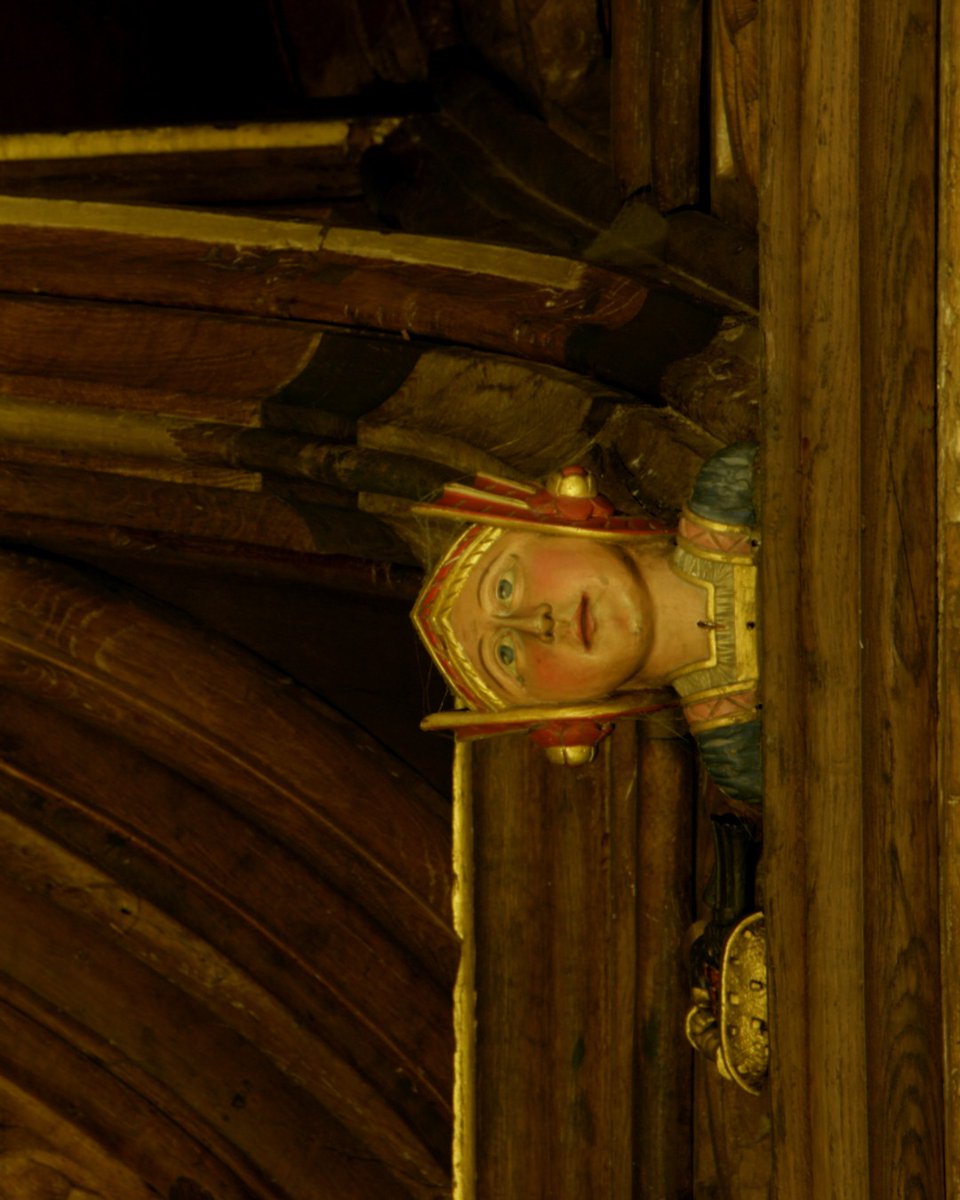 HRP_palaces's tweet photo. Have you ever spotted these carved heads at Hampton Court Palace? 👀

The eavesdroppers in the Great Hall served as a reminder to King Henry VIII’s courtiers that their every word was being overheard. Designed by James Nedeham, the hammerbeam roof was painted blue red and gold 🖌 https://t.co/VE82aKbbhw