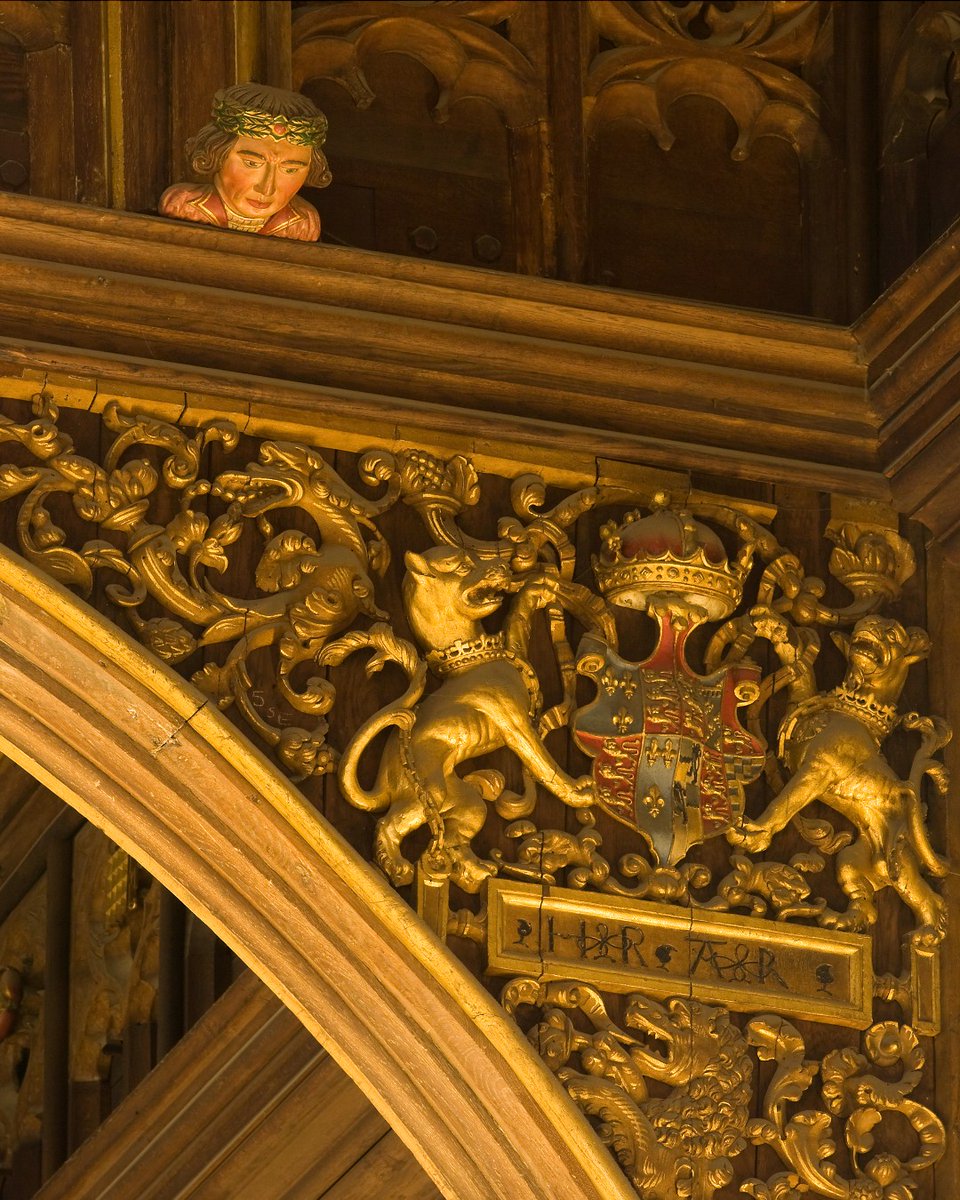 HRP_palaces's tweet photo. Have you ever spotted these carved heads at Hampton Court Palace? 👀

The eavesdroppers in the Great Hall served as a reminder to King Henry VIII’s courtiers that their every word was being overheard. Designed by James Nedeham, the hammerbeam roof was painted blue red and gold 🖌 https://t.co/VE82aKbbhw