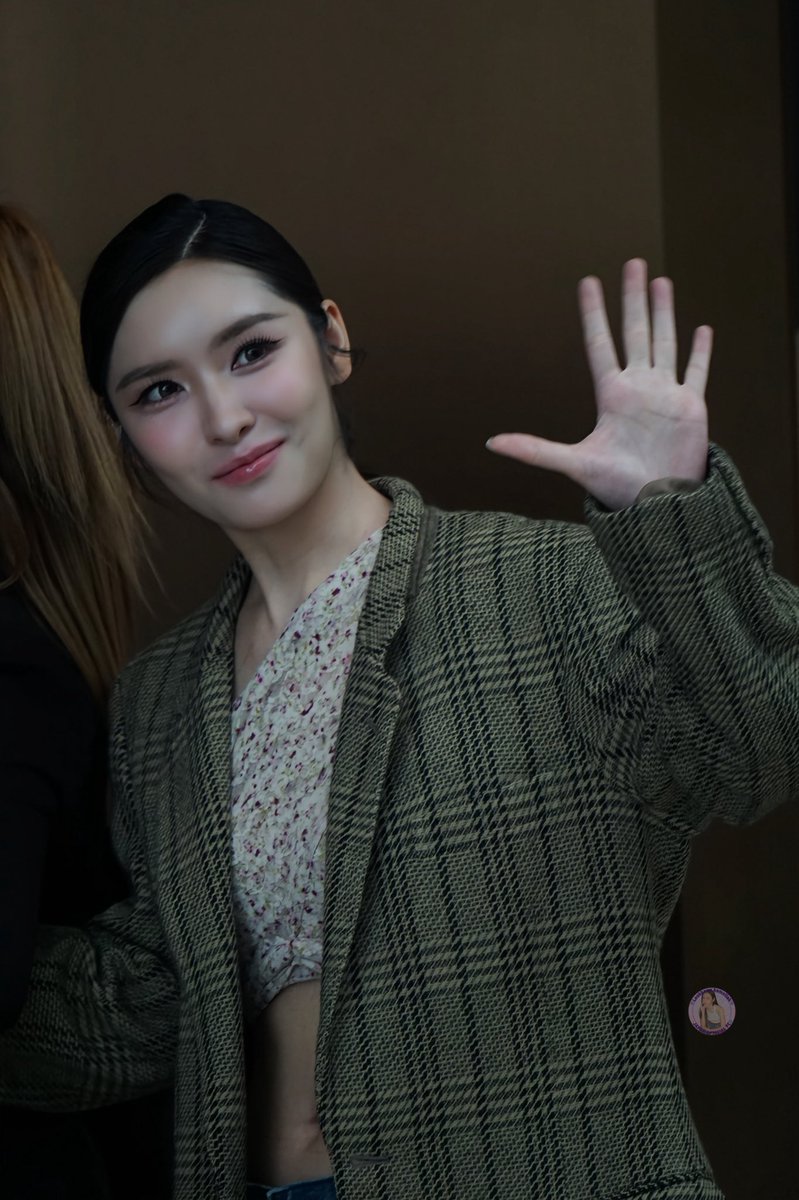Lookkaew_JPFC's tweet photo. See you Lookkaew🔮✨
You’re such a cute and cool person.

LOVE YOU MORE LK 03
#lookkaewkamollak https://t.co/iQkrz1PJi5