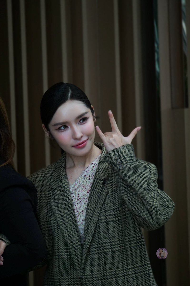 Lookkaew_JPFC's tweet photo. See you Lookkaew🔮✨
You’re such a cute and cool person.

LOVE YOU MORE LK 03
#lookkaewkamollak https://t.co/iQkrz1PJi5