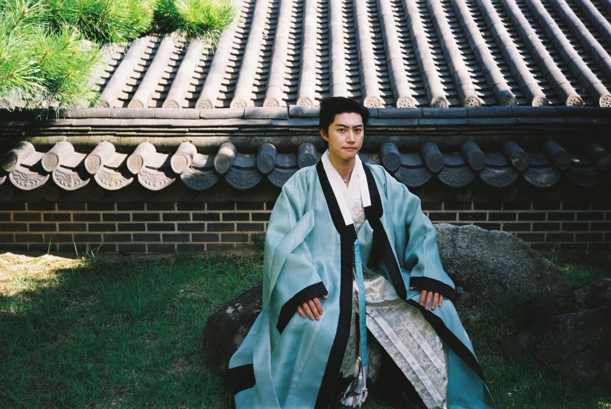 kwakdongyeon97's tweet photo. [📸] 곽동연 | 구르미 그린 달빛 ELLE BEHIND PHOTOS

#KWAKDONGYEON #곽동연
#THEBLACKLABEL #더블랙레이블
#구르미그린달빛 https://t.co/WKUoZfSJZo
