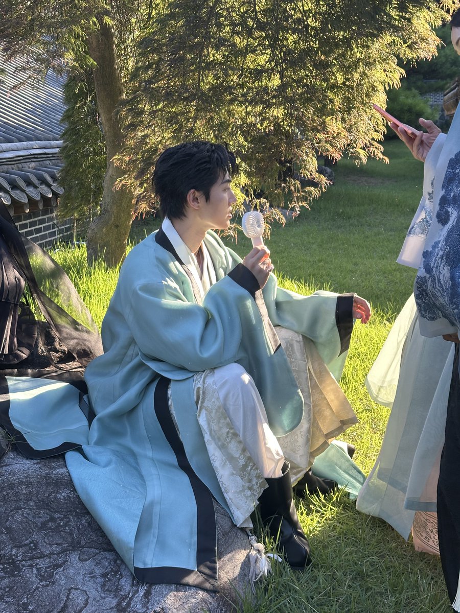 kwakdongyeon97's tweet photo. [📸] 곽동연 | 구르미 그린 달빛 ELLE BEHIND PHOTOS

#KWAKDONGYEON #곽동연
#THEBLACKLABEL #더블랙레이블
#구르미그린달빛 https://t.co/WKUoZfSJZo
