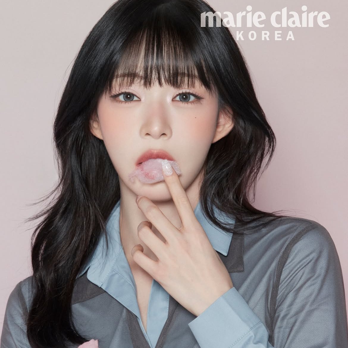 celeb_wish_list's tweet photo. ❏ WHO : #fromis_9 #프로미스나인 #이채영
❏ WHERE : 마리끌레르 공식 인스타그램
❏ BRAND : #NACHE #나체
❏ ITEM : OUT IN LAYERED SHIRT - LIGHT BLUE
❏ 출처 : 마리끌레르 공식 인스타그램 https://t.co/0CbH1R4cr3