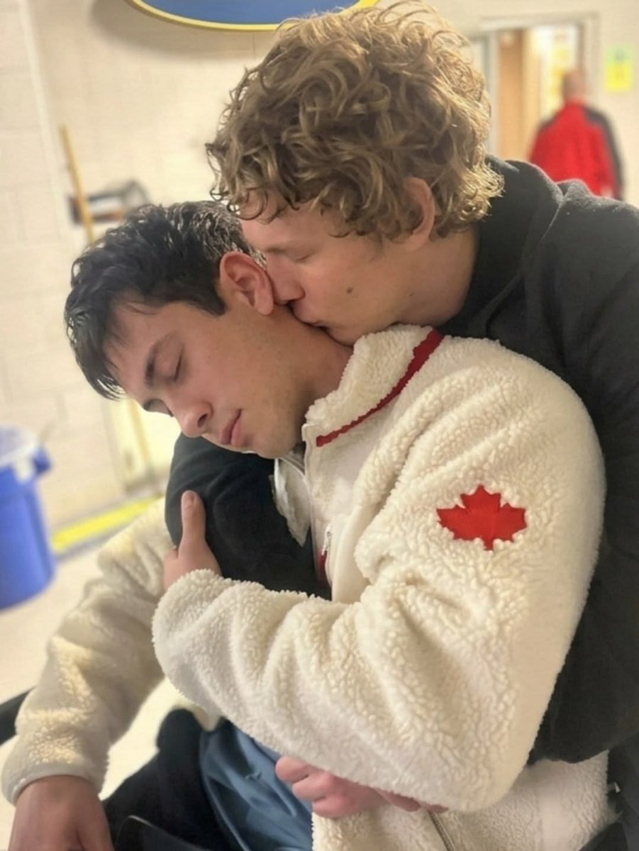 sawa94fuka's tweet photo. ㅠㅠㅠ 뽀뽀하는 사진은 처음봐🥺 https://t.co/NlI1VG7ei4