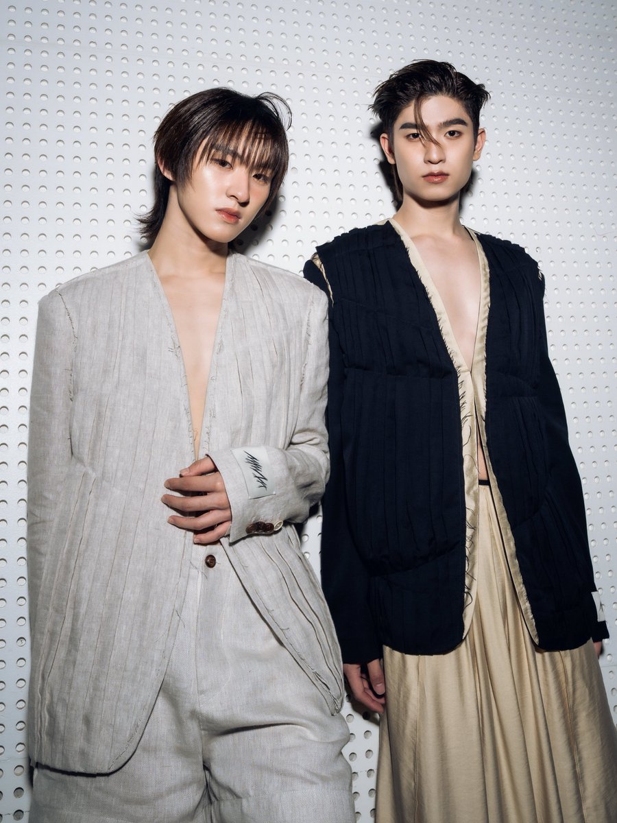 EverydaynewsTH's tweet photo. ออร่าเฉิดฉาย ส่งภาพของ "โทมัส-ก้อง" ก่อนร่วมเดินบนรันเวย์ MMAM Collection Spring/Summer 2027 Show ที่ Seoul Fashion Week

THOMASKONG IN SFWSS27
#EVERYDAYth #thomaskong
#tthomastc #kongjiro #MMAM
#MMAMSS27RUNWAYxTMK 
#seoulfashionweek2027ss https://t.co/mfTAdY08Mg
