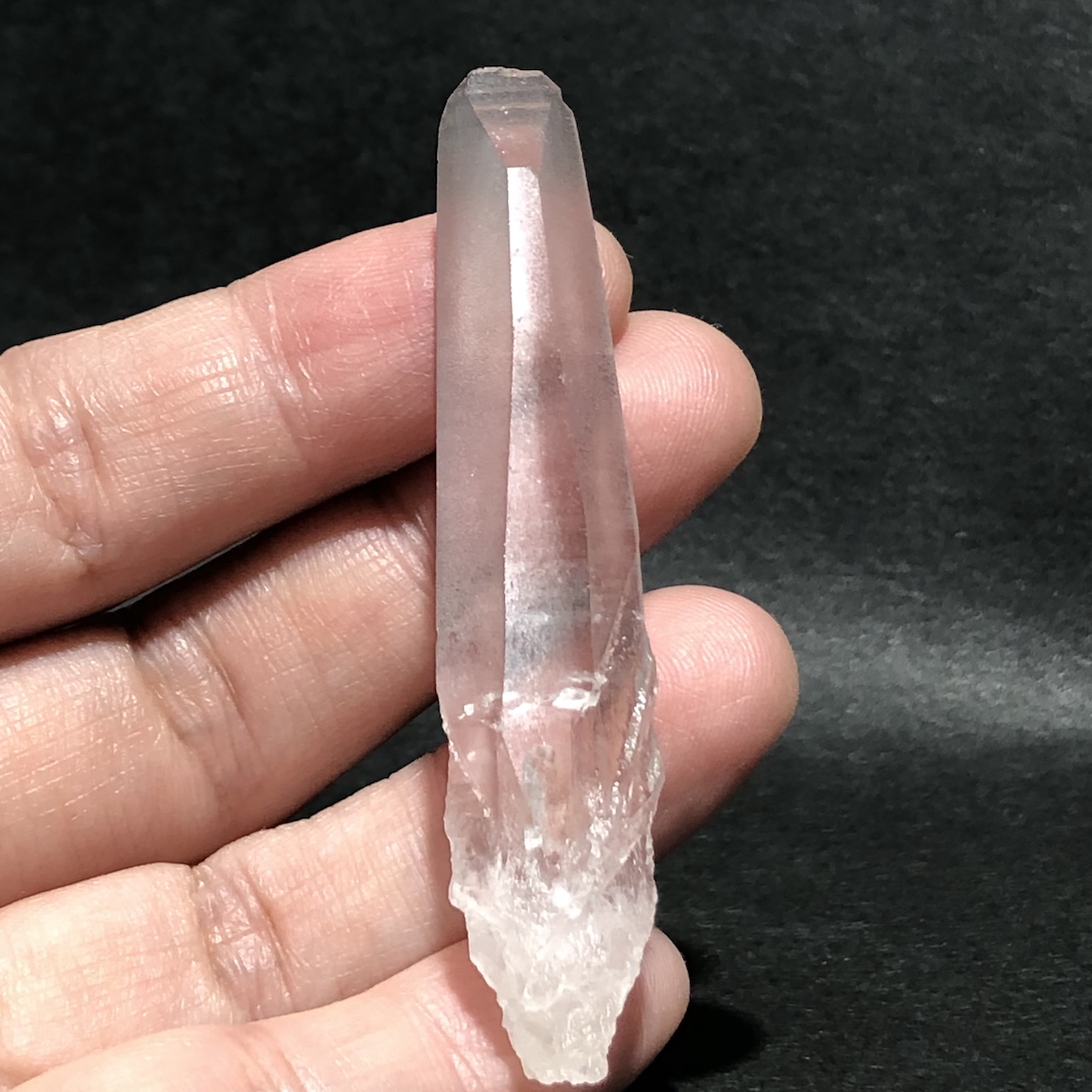 Crystal_Studio1's tweet photo. ブラジル産の水晶単結晶を1点、Yahoo!オークションに出品しました。
タビー状のトップと細長い形が特徴です。約14g

▼商品ページ
https://t.co/0s18xeMgnE

#水晶 #天然石 #鉱物 https://t.co/N7Ue6VmmsF