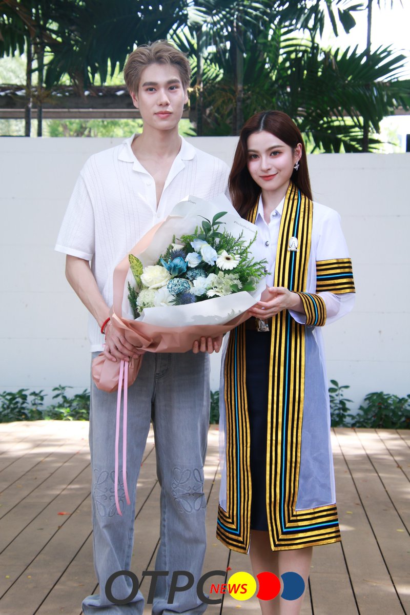 otpcnews's tweet photo. "ภูวินทร์" ร่วมแสดงความยินดีกับ "พรีม ชนิกานต์" ในวันสำเร็จการศึกษาปริญญาตรี คณะพาณิชยศาสตร์และการบัญชี สาขาการตลาด (Marketing) จุฬาลงกรณ์มหาวิทยาลัย 🎓✨
#PrimiilyGraduationsDay
#primiily #phuwintang
#CBSChula https://t.co/EbG3O1zJU1