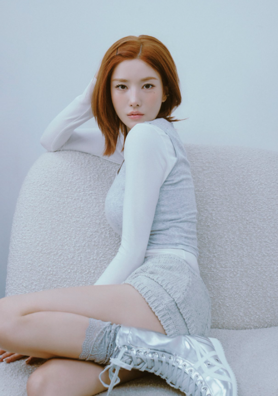 AboutMusicYT's tweet photo. Kwon Eunbi talks about a potential IZ*ONE reunion:

"Seeing IOI reuniting, I talked with the members about how we definitely want to celebrate our 10th anniversary, we had quite a positive discussion about how wonderful it would be if we could all come together while there is still even a little bit of opportunity and hope."
