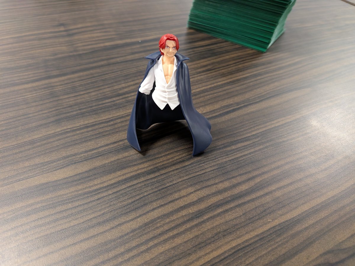 ChaosSusan's tweet photo. ガチャガチャから出てきたシャンクスの上半身パーツ、左腕どころか、右腕も下半身もなくて流石に笑う。

全部ない。 https://t.co/hX7SbEoyJE