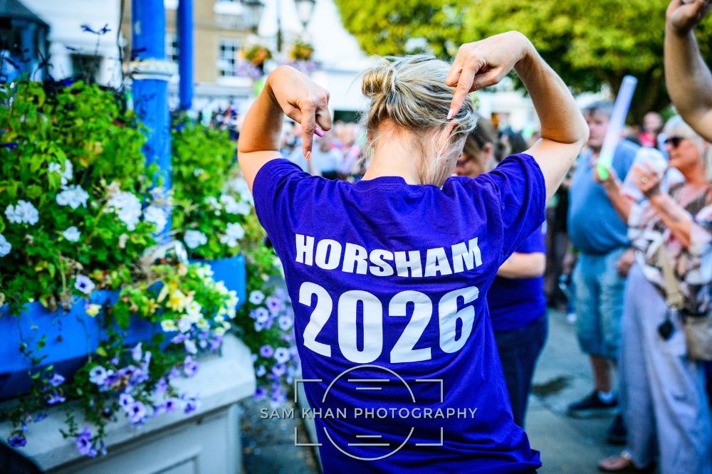 HorshamDC's tweet photo. 🎤 Horsham town centre came alive this summer as our Friday Lates entertainment programme transformed the Carfax. 

But the show is not completely over please look out for details of our Halloween and Christmas Lates events later in the year! https://t.co/Znw7DDMfub
