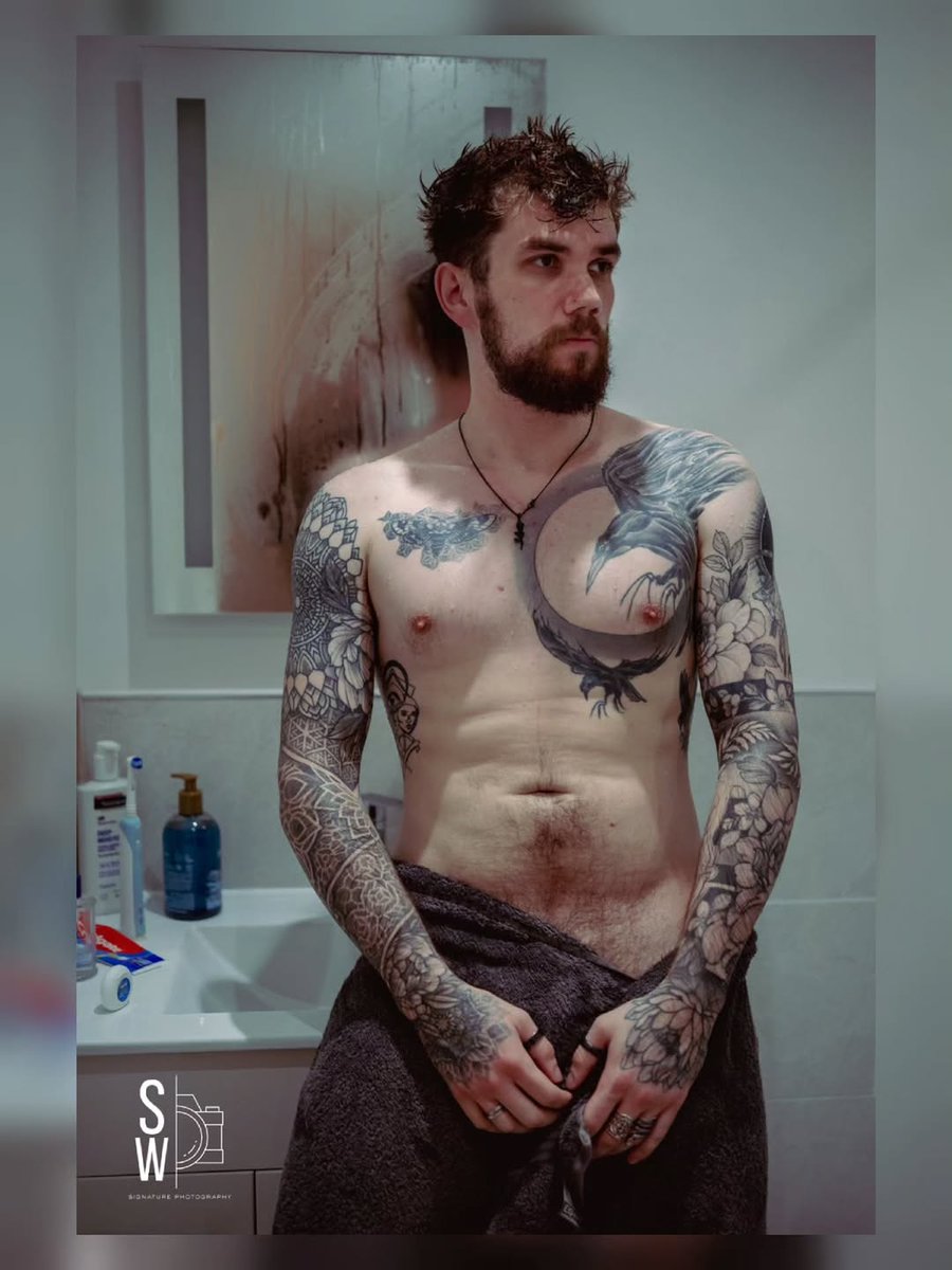 SWallacePhotog's tweet photo. #gay #photographer #malemodel #guyswithtattoos https://t.co/V9JUYoN2wJ