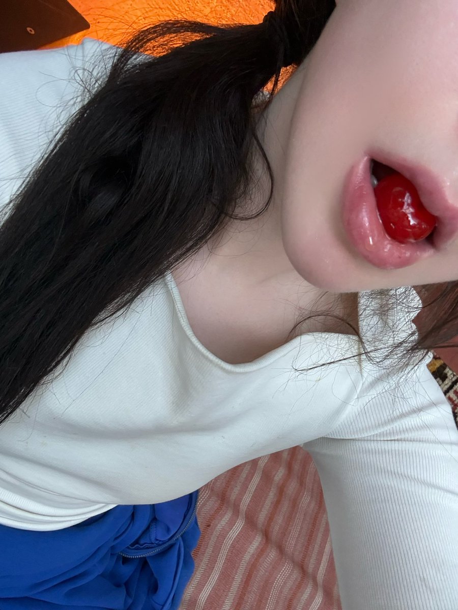 Emp4thchan's tweet photo. Thinking about normal stuff like fashion and cars because I’m a nice normal girl https://t.co/sAOYz5mAFD