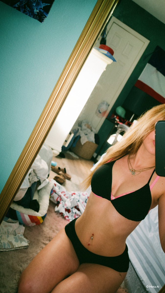 prttyknn08's tweet photo. like this if you would date me https://t.co/OnGrLBt5xb