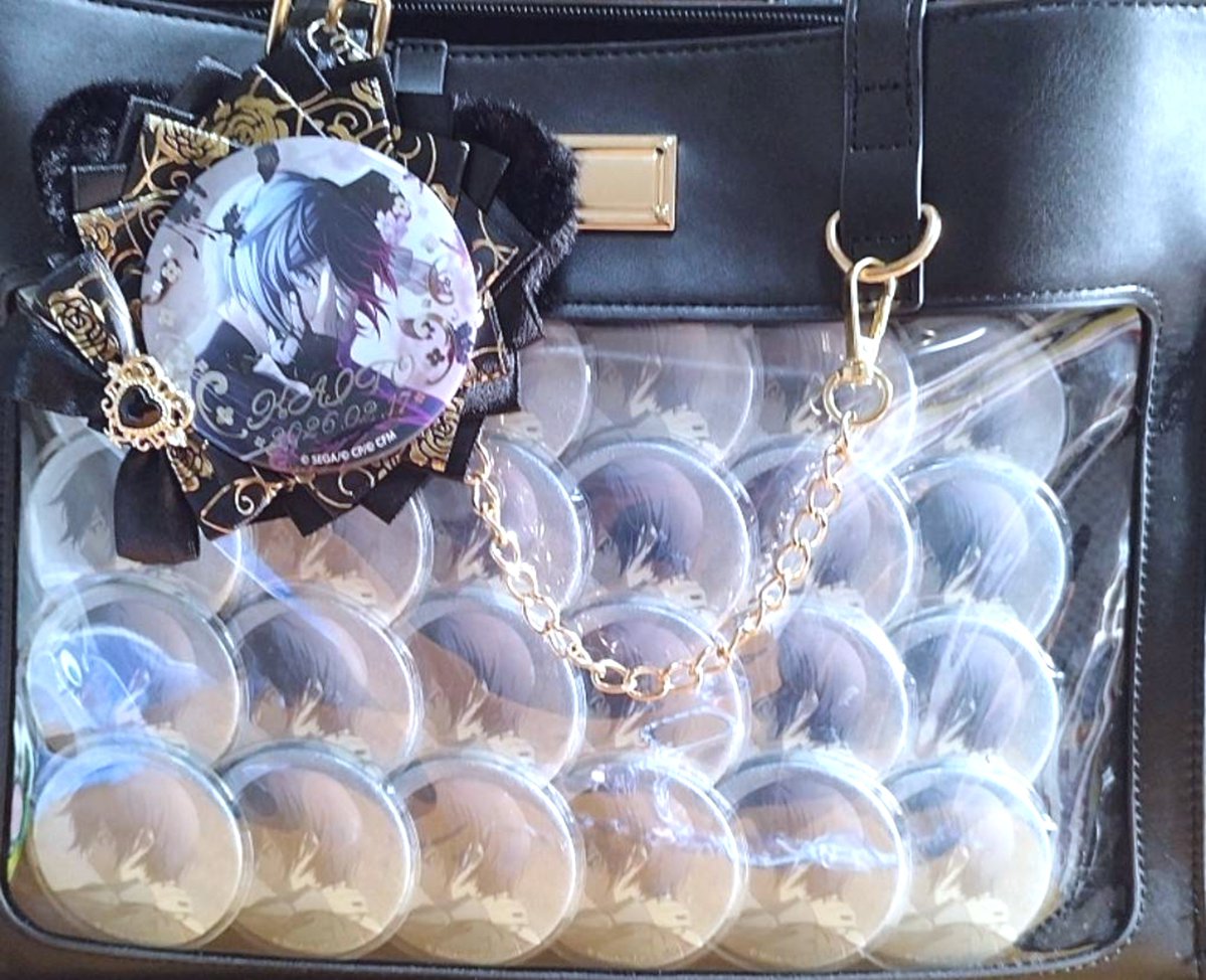 Osnebdhdo's tweet photo. お気に入りの痛バ
かわいいっっ尊死するっ……！！
ネイル&amp;首元に手を置いてるのがフェチだから大歓喜
#KAITO https://t.co/yg03NlqyfP