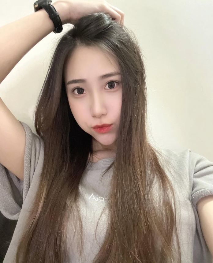 wondajona's tweet photo. hi 可以认识一下 交个朋友吗 #马来西亚 https://t.co/V8VL2e7Ors