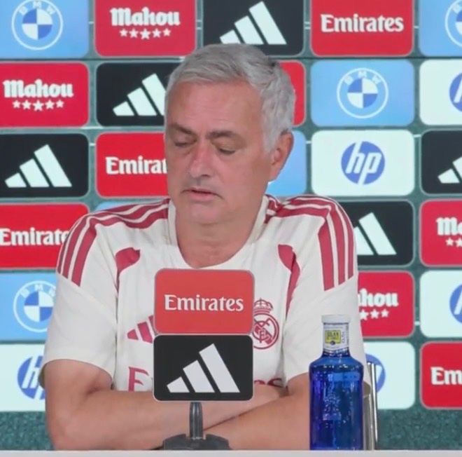 MadridXtra's tweet photo. 🚨🗣️ Mourinho: “Asencio? I spoke to him when I arrived here. I don’t talk about things that happen outside of Valdebebas. He is a great professional, no one trained like him. But a Real Madrid player is ALWAYS a Real Madrid player. Even off the pitch. What you do outside, it hurts the image of the club. What I’m saying is I am NOT happy.”