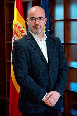 Juankimaraton's tweet photo. #SanchezAPrisión

Este es el delegado del gobierno de Madrid que ordeno las cargas contra ciudadanos pacíficos en Cibeles.
Por si queréis felicitarlo" cuando lo veáis por la calle.
Valiente hijo de fruta!! https://t.co/O9pff7TzPD