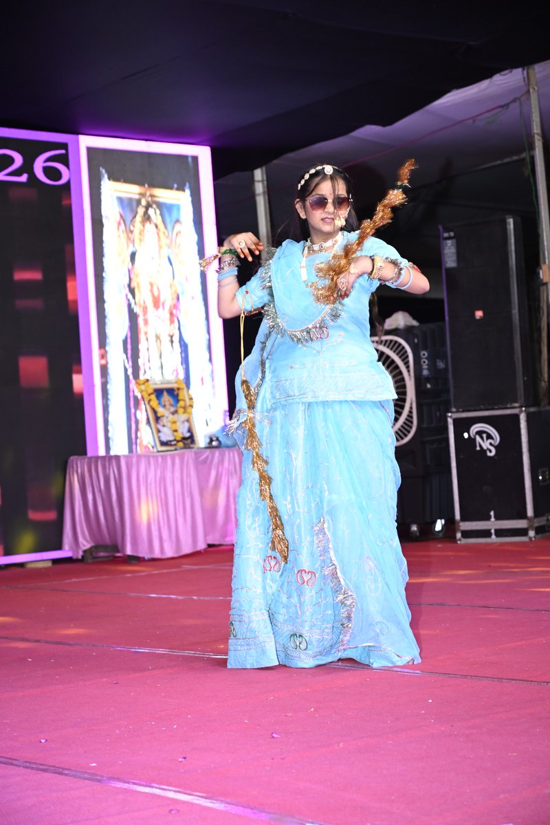 DmBundii's tweet photo. कजली तीज महोत्सव के तहत आयोजित कार्यक्रम में मंच पर स्कूली बच्चों ने बिखेरे हुनर के रंग

एकल, युगल और समूह नृत्य में प्रतिभागियों ने दी मनमोहक प्रस्तुतियां, राजस्थानी गीतों पर थिरके कदम

@RajCMO 
@DIPRRajasthan https://t.co/ihLuLAjrk2