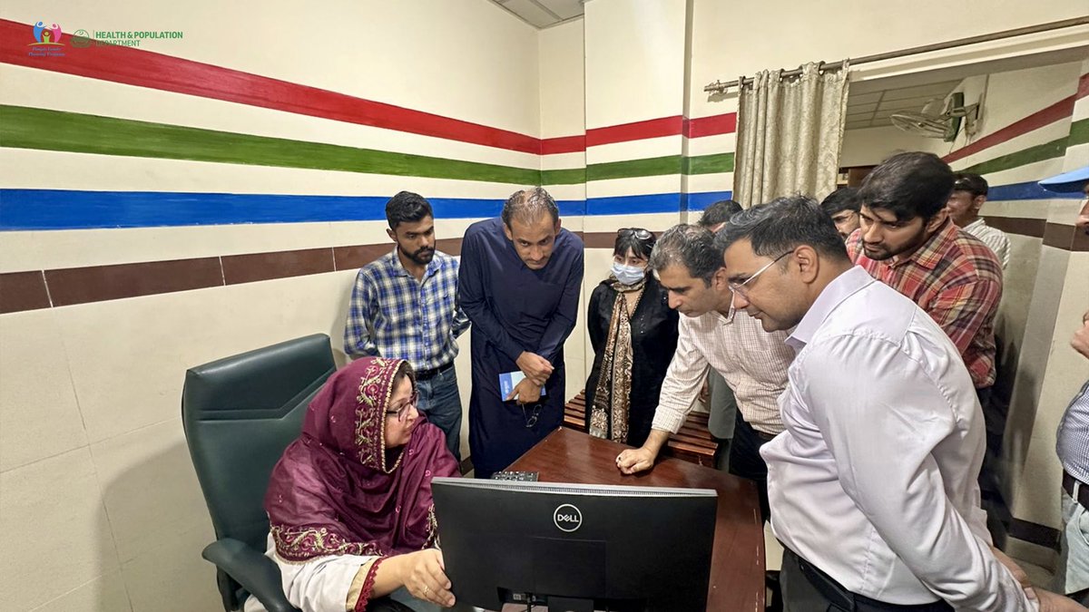 PFPP2023's tweet photo. 𝐏𝐅𝐏𝐏’𝐬 𝐝𝐢𝐠𝐢𝐭𝐚𝐥 𝐡𝐞𝐚𝐥𝐭𝐡 𝐢𝐧𝐧𝐨𝐯𝐚𝐭𝐢𝐨𝐧 𝐠𝐚𝐢𝐧𝐞𝐝 𝐫𝐞𝐜𝐨𝐠𝐧𝐢𝐭𝐢𝐨𝐧 𝐚𝐬 𝐚 𝐖𝐇𝐎 𝐝𝐞𝐥𝐞𝐠𝐚𝐭𝐢𝐨𝐧 𝐯𝐢𝐬𝐢𝐭𝐞𝐝 𝐌𝐢𝐚𝐧 𝐌𝐢𝐫 𝐇𝐨𝐬𝐩𝐢𝐭𝐚𝐥 𝐭𝐨 𝐫𝐞𝐯𝐢𝐞𝐰 𝐭𝐡𝐞 𝐢𝐦𝐩𝐥𝐞𝐦𝐞𝐧𝐭𝐚𝐭𝐢𝐨𝐧 𝐨𝐟 𝐭𝐡𝐞 𝐧𝐞𝐰𝐥𝐲 𝐝𝐞𝐯𝐞𝐥𝐨𝐩𝐞𝐝 𝐇𝐨𝐬𝐩𝐢𝐭𝐚𝐥 𝐌𝐚𝐧𝐚𝐠𝐞𝐦𝐞𝐧𝐭 𝐈𝐧𝐟𝐨𝐫𝐦𝐚𝐭𝐢𝐨𝐧 𝐒𝐲𝐬𝐭𝐞𝐦 (𝐇𝐌𝐈𝐒) 𝐢𝐧 𝐚𝐜𝐭𝐢𝐨𝐧.

The delegation, comprising Mr. Bheru Lal, M&E Nutrition, WHO Islamabad Office, Dr. Yahya, Technical Officer WHO, and their team, observed the practical application of HMIS across various hospital services.

Dr. Raza, Medical Superintendent Mian Mir Hospital, and Mr. Abid Ghaffar, Manager MIU/MIS, along with the technical team, demonstrated the system’s functionality across OPD, Emergency, IPD, Family Planning, Gynaecology, and other departments.

The team was also briefed on the AI-enabled features integrated into HMIS, which are assisting healthcare providers in clinical decision-making, diagnosis, and treatment. The WHO delegation expressed appreciation for the scale, innovation, and commitment of the Health & Population Department, Government of Punjab, towards strengthening digital healthcare systems.

The delegation later visited the PFPP Project Management Unit (PMU), where the Nutrition Module of HMIS was presented. The WHO team shared valuable technical recommendations, including the inclusion of additional nutrition indicators and the development of a structured training plan for successful implementation.

The Punjab Family Planning Program continues to support the advancement of technology-driven, evidence-based healthcare solutions aimed at improving service delivery and health outcomes across Punjab.

@GovtofPunjabPK @HP_GoP 

#PunjabFamilyPlanningProgram #WHO #DigitalHealth #HMIS #HealthcareInnovation #Nutrition