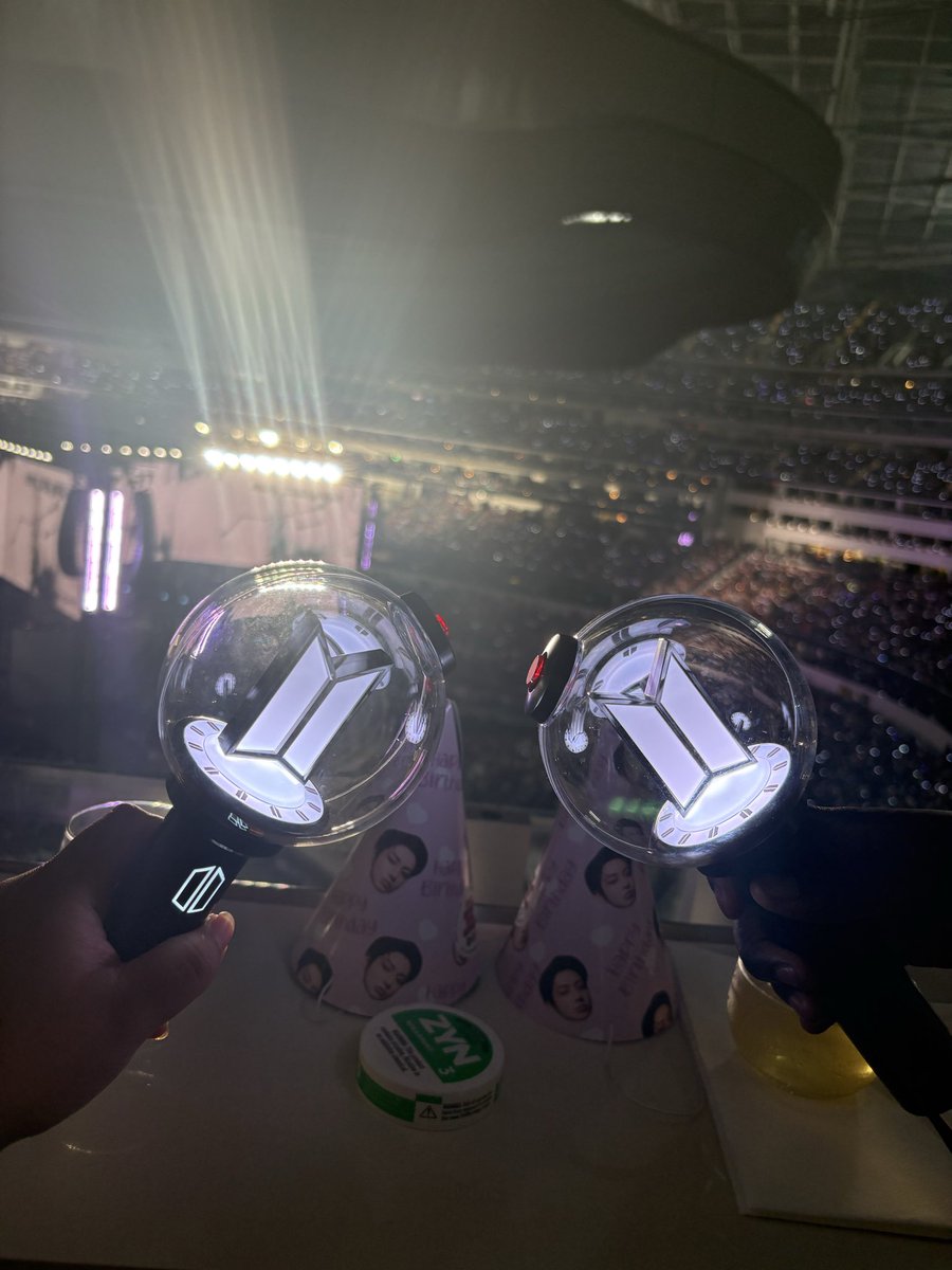 WorldwideChimmy's tweet photo. still made it to the motherfucking house yesterday https://t.co/vt8gXjrmf1