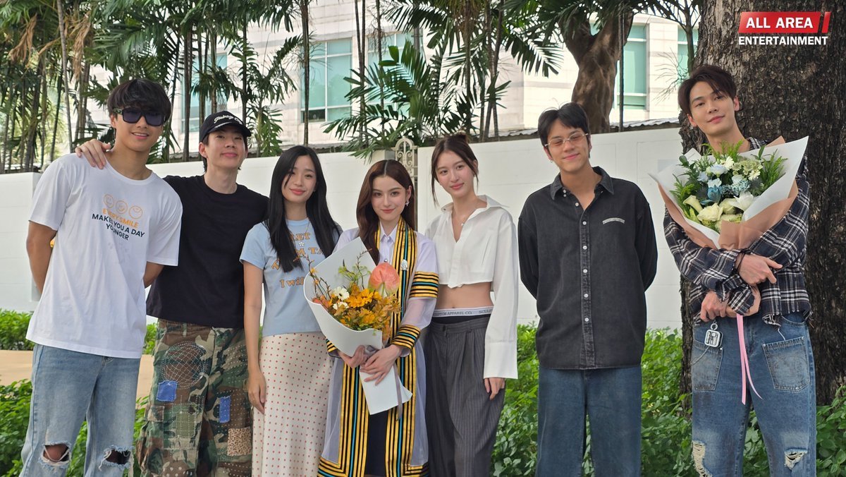 lovelytu_'s tweet photo. Not us getting 10 years ticket reunion at prim's graduation😭 https://t.co/J3p4nJSLPU