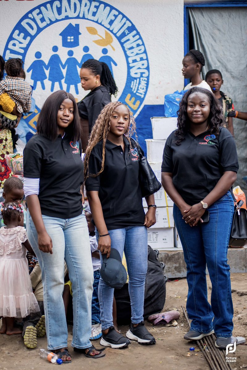 Gagakate1's tweet photo. Lors de notre récente descente à l’orphelinat, je me suis vraiment rendu compte d’une chose : ces enfants n’ont que nous, des inconnus sur qui ils peuvent compter. Ils ne nous connaissent pas, mais ils croient au miracle qui peut venir de nous, pour avoir de quoi se vêtir, manger, boire et étudier. 📚 🙌🏾

J’ai pris l’initiative de créer CŒUR VÊTU, non pas parce que ces enfants me doivent quelque chose en retour, mais simplement parce que je me suis dit : ils n’ont peut-être que nous.

CŒUR VÊTU est une communauté de personnes réunies autour d’un objectif simple : aider les personnes dans le besoin et apporter un peu d’espoir là où c’est nécessaire. 🫶🏾

Tu veux te joindre à nous et participer à de belles actions ? 🤍

📞 Contact : 082 411 4798

Parce qu’ensemble, nous pouvons habiller bien plus que des corps : nous pouvons habiller les cœurs. 🤍🙏🏾

CŒUR VÊTU — Habillons les cœurs