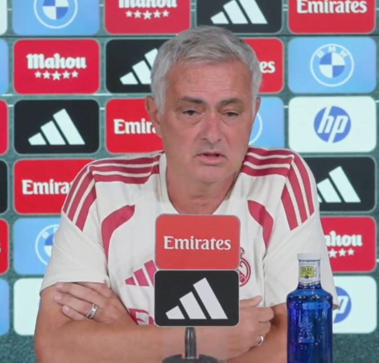 theMadridZone's tweet photo. 🚨 José Mourinho: "Signing Modric in 2012? It was practically impossible to negotiate with Daniel Levy's Tottenham.

JAS would tell me done deal, Luka is coming to the airport, then 5 minutes later he'd say, sorry no deal, Levy changed his mind again.

We wanted him really bad, because he was at such a high level in every position in midfield.

You guys (journalists) attacked me for signing him for months, calling him the worst signing in Madrid history, and then he closed every mouth (laughs)."