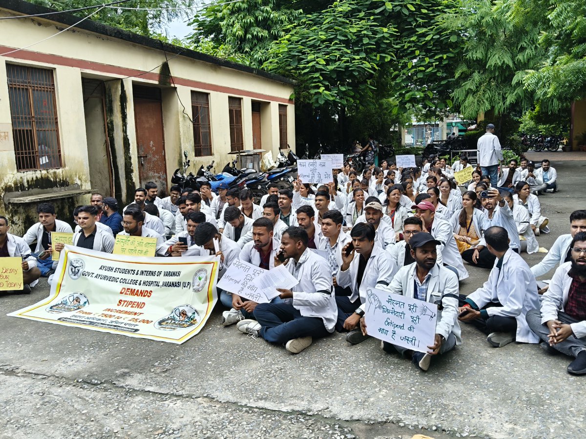 Drdeeksha36510's tweet photo. Eual work equal respect for ayush interns  @ayushupdept
@dayalugurubjp
@SureshKkhanna
@CMOfficeUP
@upayushdept
@moayush #25kforAYUSH
#hikeAYUSHstipend
#AYUSHinternsUP https://t.co/35PTsRfWKs
