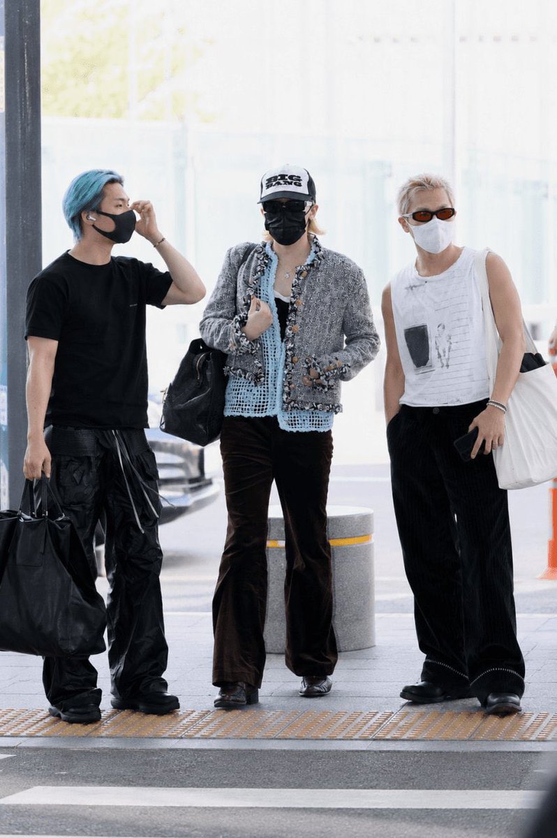 gdragon_pp's tweet photo. 빅뱅 버전….계절을 알수없는 사진 어쩌고 
ㅋ ㅋㅋㅋㅋㅋㅋㅋㅋㅋㅋㅋ https://t.co/1kv7oOeNP9