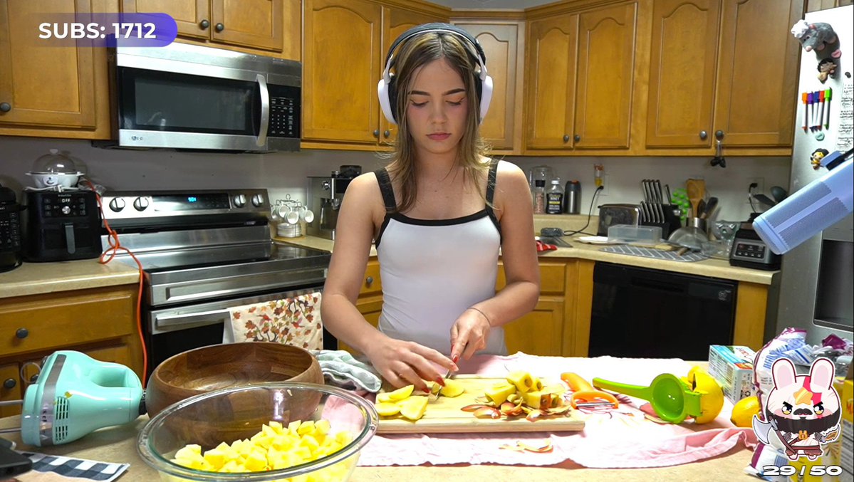 FreddyCh22's tweet photo. Bonito strim de cocina, se preparó: Pie de Manzana y helado de leche, ye quedó sabroso. @staryuukiii linda noche, descansa y gente un gran jueves ✨️ https://t.co/AAFip3YlSH