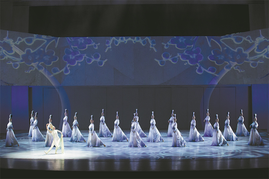 ChinaDaily's tweet photo. Museum treasures meet movement as #dancedrama transforms static objects into a collection of performances that will soon be staged in #Beijing. #CulturalJourney https://t.co/C0dFdqn1H5 https://t.co/3a9vFX14FB