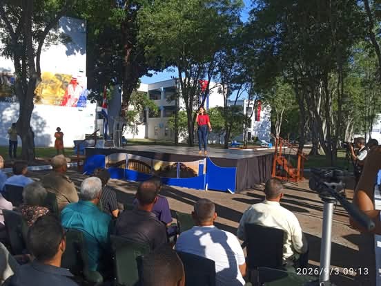 DayMonMtzs's tweet photo. Celebra la @universidad_um acto nacional por el inicio del curso escolar en la Educación Superior. Presiden @DiazCanelB Presidente de #Cuba y Walter Baluja Ministro del @CubaMES 
📸Odalys Miranda Suárez https://t.co/PLDLTXAVzP
