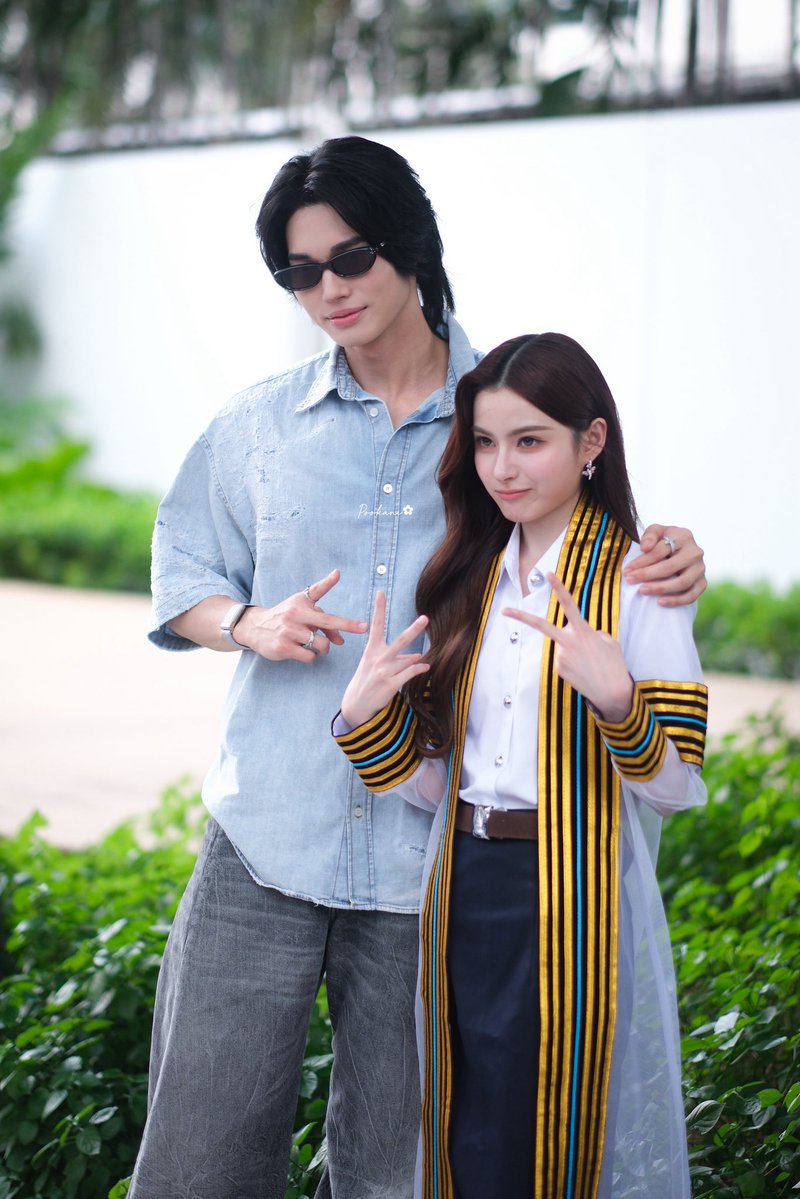 pookanihide's tweet photo. เมื่อน้องคะนิ้งเรียนจบ พี่กวินก็มาเป็นกำลังจุย 🤣 

 @primiily1_ @winmetawin 

CONGRAT PRIM NEW JOURNEY
#PrimiilyGraduationsDay
#primiily #ลูกหมีของพรีม 
#winmetawin https://t.co/OAgIYQvnnd