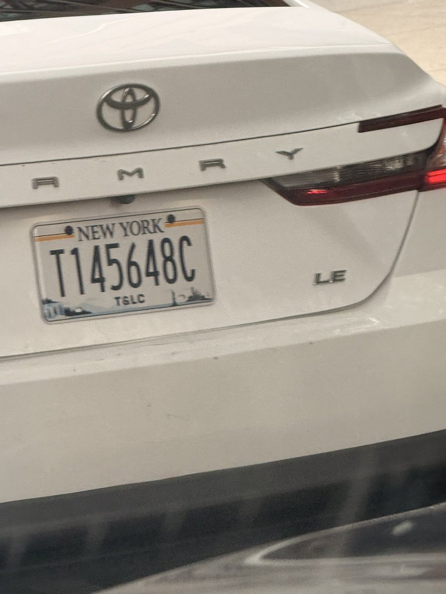SmokedLadies's tweet photo. Whos mans is this??? Cutting people off and turning with no signal. https://t.co/Ct4LH2GExR