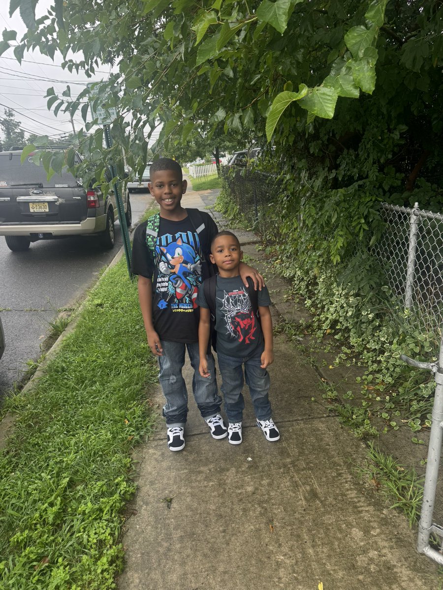Ojeeezz's tweet photo. - Back to School 🏫 😤My Boys Gohan &amp; Tien 💪🏽 5th grader and Kindergartner 🔥🔥 https://t.co/rQzNlXdtlb