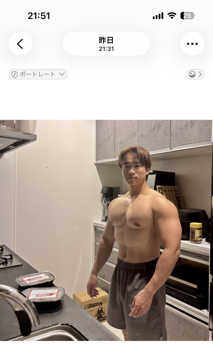 muscle1046's tweet photo. ご指摘ありがとうございます。
そして大変申し訳ございません。

正確には前の投稿の写真がズレております💦

太っていた時期の惨めな自分の写真を普段からあまり写真アプリに残しておらず… 

4月の投稿時は、冬の自分を表す写真として、一番時期の近かった4月の写真を「冬の写真」と取り扱ってしまいました…。

正確な日付は添付写真の上部からご覧頂けます。

この度は不信感を抱かせてしまい大変申し訳ございませんでした。