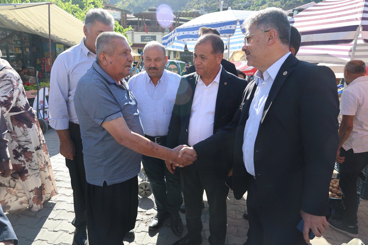 farukaytek's tweet photo. ❝AK Parti; sabrın ilmik ilmik işlendiği her eserde, bu toprakların ruhunu gören bir bakıştır.❞

Saimbeyli İlçe Koordinatörlerimiz Furkan Gödel ve Mehmet Ayazgök, Saimbeyi İlçe Başkanımız Adem Uyanık, Saimbeyli Belediye Başkanımız Mahmut Dal ve kıymetli teşkilatımız ile esnafımızı ziyaret ettik.

Esnaf kardeşlerimiz ile kurduğumuz güçlü birlik ve beraberlik bağının bereket ve hayra vesile olmasını diliyorum.

📍Saimbeyli