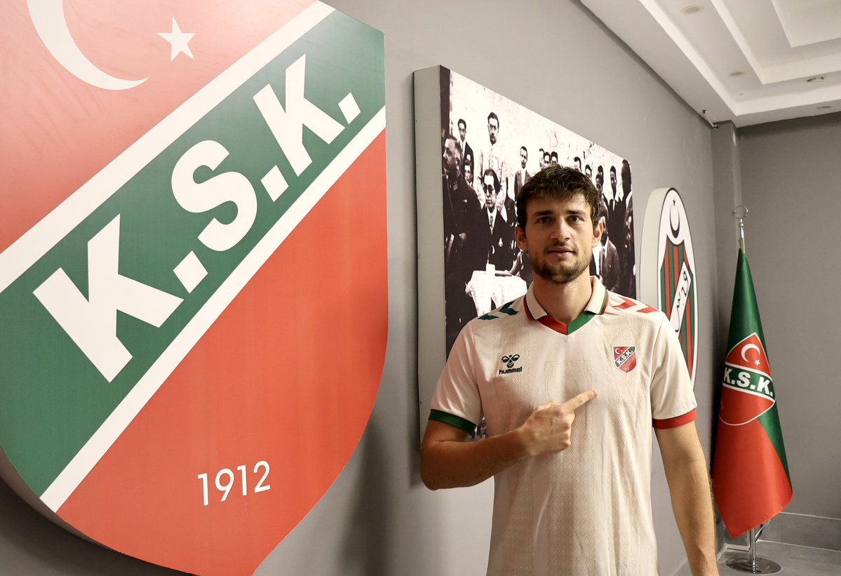KarsiyakaSK's tweet photo. ✍️ Karşıyakamıza yeniden hoş geldin, Fatih Taşdelen!

1996 doğumlu hücum oyuncusu Fatih Taşdelen ile anlaşma sağladık.

Futbola Vefa Spor Kulübü altyapısında başlayan Fatih Taşdelen; kariyeri boyunca Galatasaray, Eyüpspor, Beyoğlu Yeni Çarşı, Yalovaspor, Sultanbeyli, Osmaniyespor, Yomraspor, Muğlaspor ve Yozgat Bozok formalarını giydi.

2021-2024 yılları arasında Karşıyaka formamızı giyen ve camiamızın yakından tanıdığı Fatih, geçtiğimiz sezonu ise İnegöl Kafkas formasıyla geçirdi.

Fatih Taşdelen’e yuvana yeniden hoş geldin diyor, yeşil-kırmızılı formamız altında başarılı bir sezon geçirmesini diliyoruz. 💚❤️